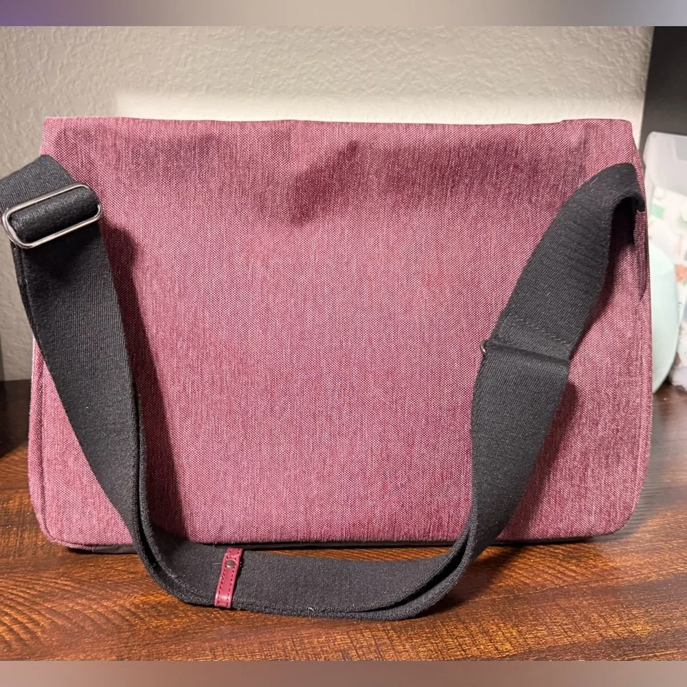 Evernote × AbrAsus Triangle Commuter Bag - Picture 5 of 15